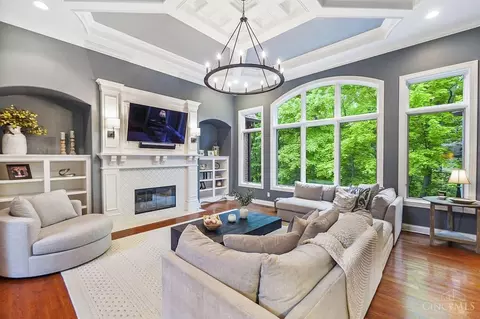 Living - 1034 Observatory Pt, Hamilton Township, OH 45039 photo 1 of 6