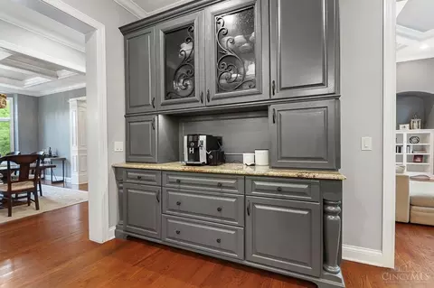 Kitchen - 1034 Observatory Pt, Hamilton Township, OH 45039 photo 5 of 11