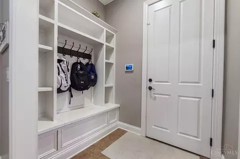 Entry Way - 1034 Observatory Pt, Hamilton Township, OH 45039 photo 5 of 7