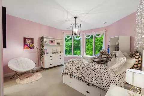 Bedroom - 1034 Observatory Pt, Hamilton Township, OH 45039 photo 4 of 11