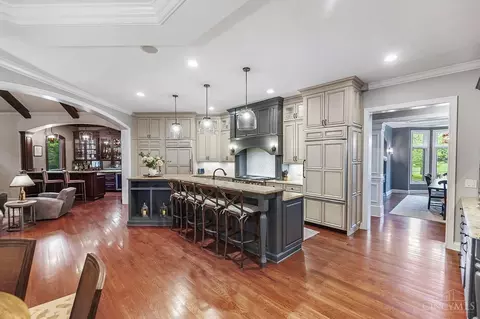 Kitchen - 1034 Observatory Pt, Hamilton Township, OH 45039 photo 1 of 11