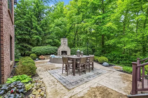 Exterior - 1034 Observatory Pt, Hamilton Township, OH 45039 photo 6 of 11