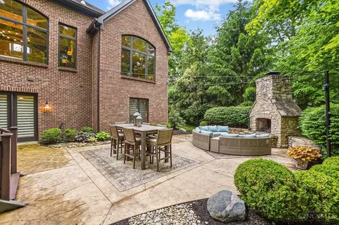 Exterior - 1034 Observatory Pt, Hamilton Township, OH 45039 photo 7 of 11