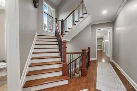 Entry Way - 1034 Observatory Pt, Hamilton Township, OH 45039 photo 3 of 7