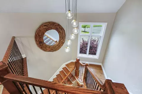 Entry Way - 1034 Observatory Pt, Hamilton Township, OH 45039 photo 6 of 7