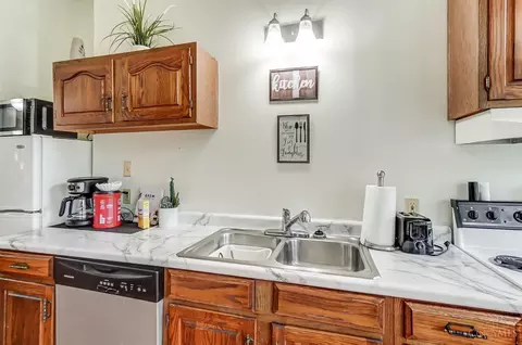 Kitchen - 2126 Alpine, Cincinnati, OH 45206 photo 4 of 11