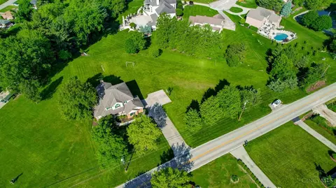 2831 Devils Backbone Rd, Cincinnati, OH 45233 photo 2