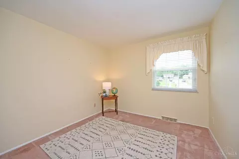 Bedroom - 1248 Linneman Rd, Cincinnati, OH 45238 photo 6 of 7