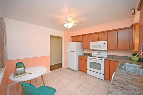 Kitchen - 1248 Linneman Rd, Cincinnati, OH 45238 photo 1 of 3