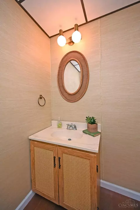 Bath - 1248 Linneman Rd, Cincinnati, OH 45238 photo 4 of 4