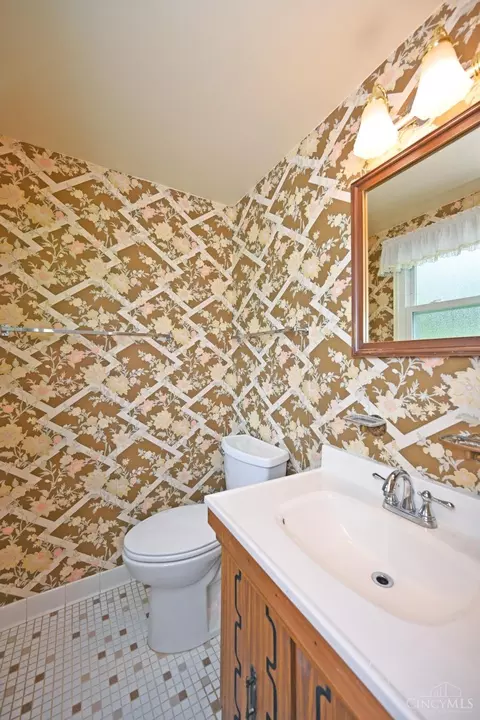 Bath - 1248 Linneman Rd, Cincinnati, OH 45238 photo 1 of 4