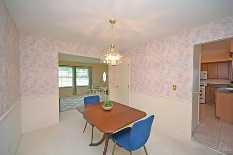 Dining - 1248 Linneman Rd, Cincinnati, OH 45238 photo 2 of 4