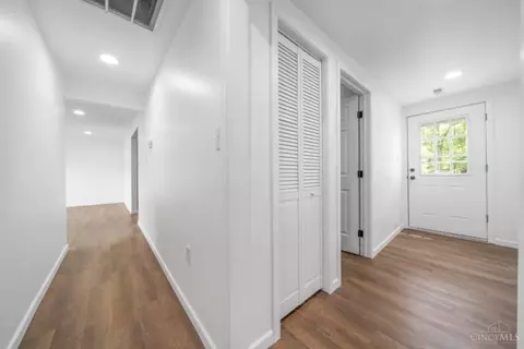 Entry Way - 3501 Weaver Rd, Batavia, OH 45103 photo 2 of 2