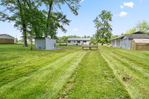 Exterior - 3501 Weaver Rd, Batavia, OH 45103 photo 5 of 6