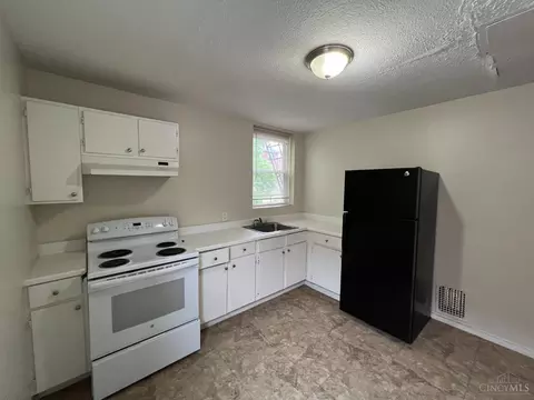 1065 Winfield, Cincinnati, OH 45205 photo 5