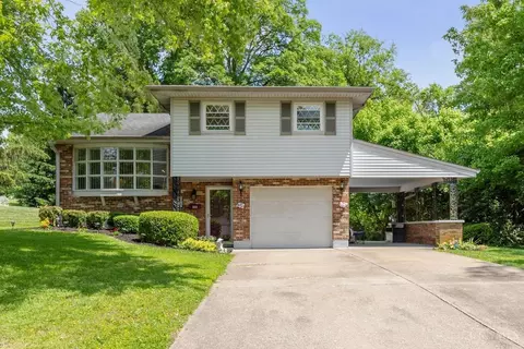 350 Woodside Dr, Batavia, OH 45103