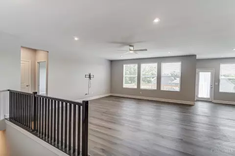 Living - 6060 Greenside Dr, Cincinnati, OH 45233 photo 3 of 6