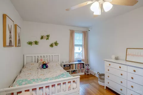 Bedroom - 3415 Oakview Pl, Cincinnati, OH 45209 photo 8 of 9