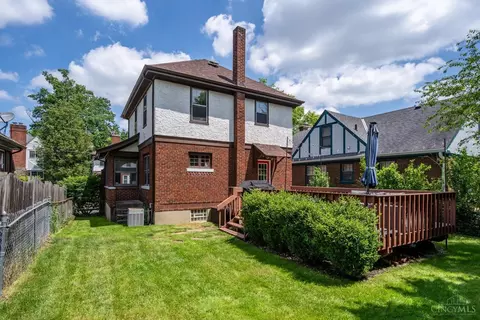 Exterior - 3415 Oakview Pl, Cincinnati, OH 45209 photo 6 of 7