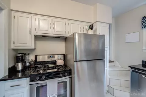 Kitchen - 3415 Oakview Pl, Cincinnati, OH 45209 photo 2 of 4