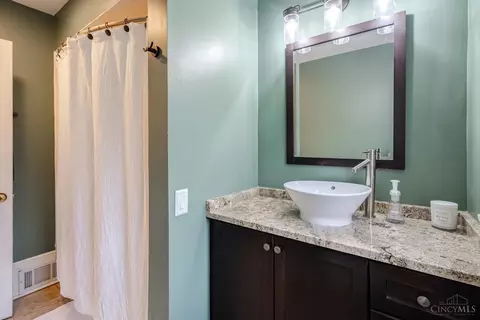 Bath - 3415 Oakview Pl, Cincinnati, OH 45209 photo 3 of 3