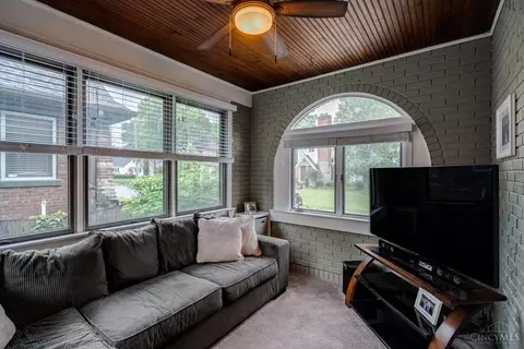 Exterior - 3415 Oakview Pl, Cincinnati, OH 45209 photo 4 of 7