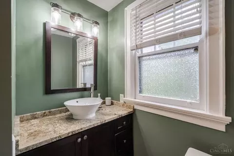 Bath - 3415 Oakview Pl, Cincinnati, OH 45209 photo 2 of 3