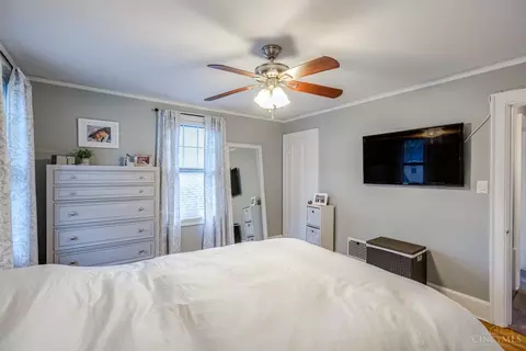 Bedroom - 3415 Oakview Pl, Cincinnati, OH 45209 photo 3 of 9