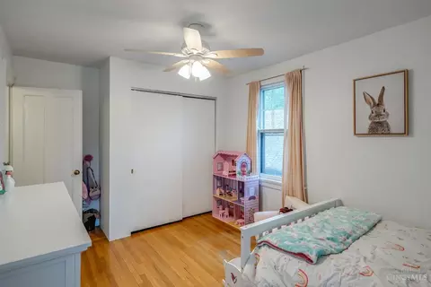 Bedroom - 3415 Oakview Pl, Cincinnati, OH 45209 photo 9 of 9