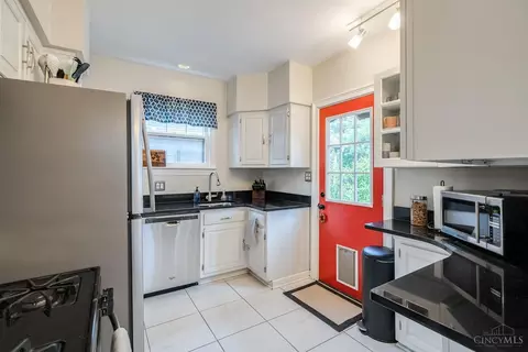 Kitchen - 3415 Oakview Pl, Cincinnati, OH 45209 photo 4 of 4