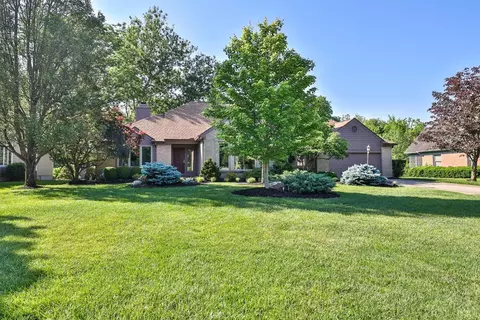 10050 Pond Woods Ln, Sharonville, OH 45241