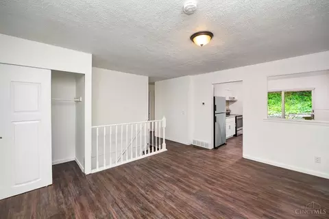 1940 Sunset Ln, Cincinnati, OH 45238 photo 3