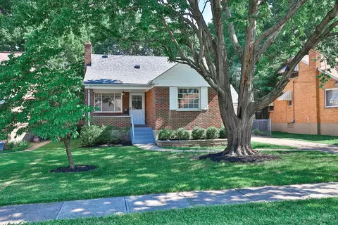 3826 Broadlawn Cir, Silverton, OH 45236