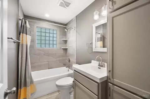 Bath - 3132 Timberview Dr, Cincinnati, OH 45211 photo 1 of 2