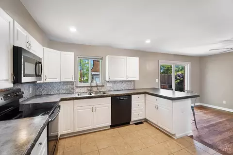Kitchen - 3132 Timberview Dr, Cincinnati, OH 45211 photo 2 of 2