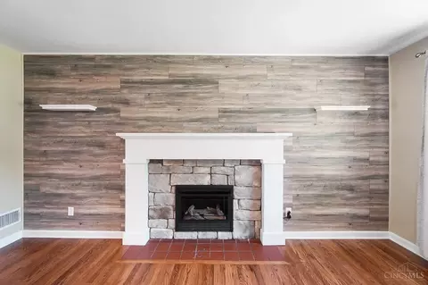 Living - 3132 Timberview Dr, Cincinnati, OH 45211 photo 2 of 8