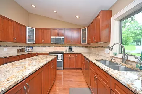 Kitchen - 7811 Hopper Rd, Cincinnati, OH 45255 photo 4 of 6