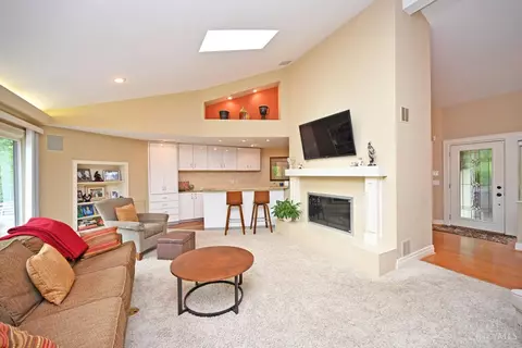Living - 7811 Hopper Rd, Cincinnati, OH 45255 photo 2 of 3