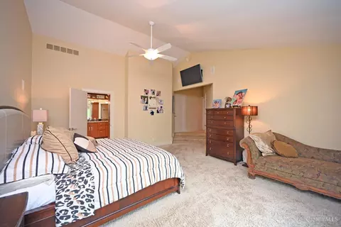 Bedroom - 7811 Hopper Rd, Cincinnati, OH 45255 photo 2 of 7