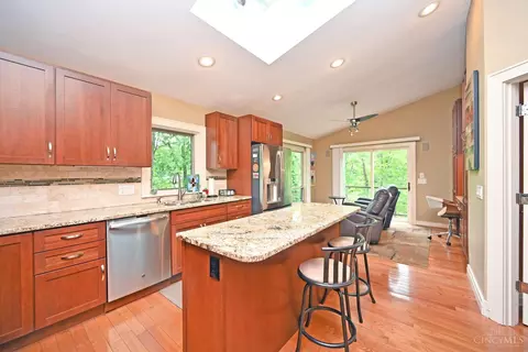 Kitchen - 7811 Hopper Rd, Cincinnati, OH 45255 photo 5 of 6