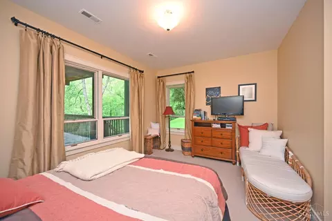 Bedroom - 7811 Hopper Rd, Cincinnati, OH 45255 photo 3 of 7
