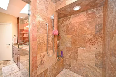 Bath - 7811 Hopper Rd, Cincinnati, OH 45255 photo 4 of 7