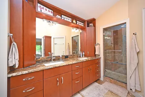 Bath - 7811 Hopper Rd, Cincinnati, OH 45255 photo 2 of 7