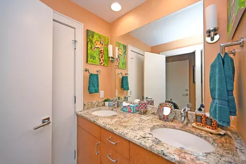 Bath - 7811 Hopper Rd, Cincinnati, OH 45255 photo 6 of 7