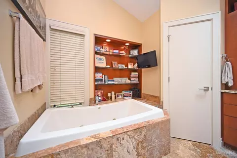 Bath - 7811 Hopper Rd, Cincinnati, OH 45255 photo 3 of 7