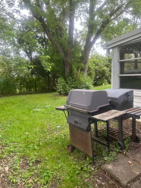 8805 Daly Rd, Cincinnati, OH 45231 photo 3
