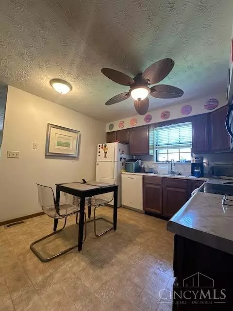 2470 Trinity, Middletown, OH 45044 photo 5