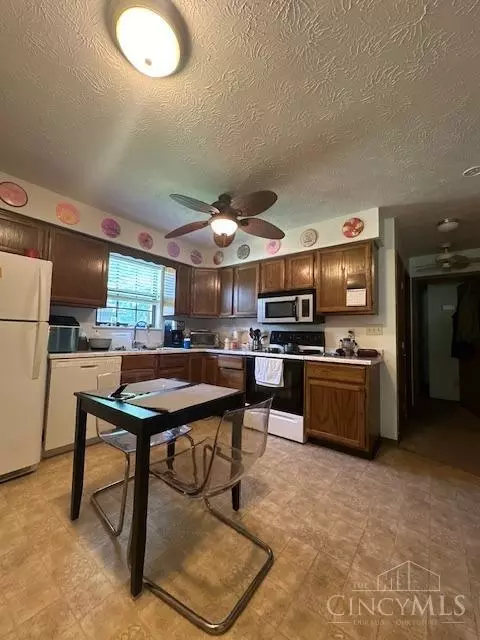 2470 Trinity, Middletown, OH 45044 photo 4