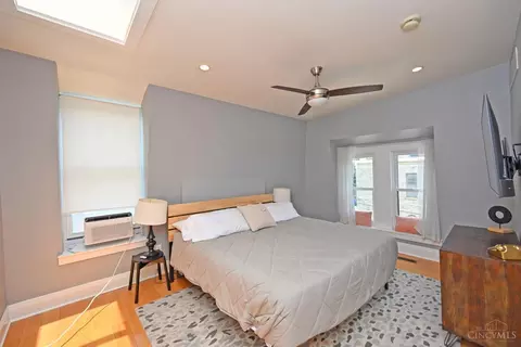 Bedroom - 932 Morris St, Cincinnati, OH 45206 photo 3 of 11