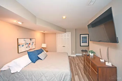 Bedroom - 932 Morris St, Cincinnati, OH 45206 photo 10 of 11
